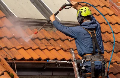Démoussage et hydrofuge de toiture à Pompiey